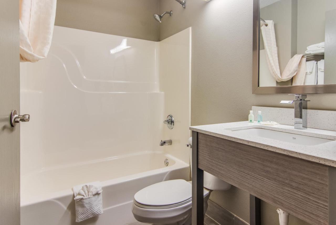 Quality Inn & Suites Grove City-Outlet Mall Dış mekan fotoğraf