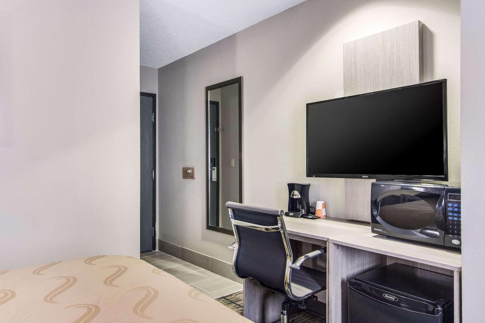 Quality Inn & Suites Grove City-Outlet Mall Dış mekan fotoğraf