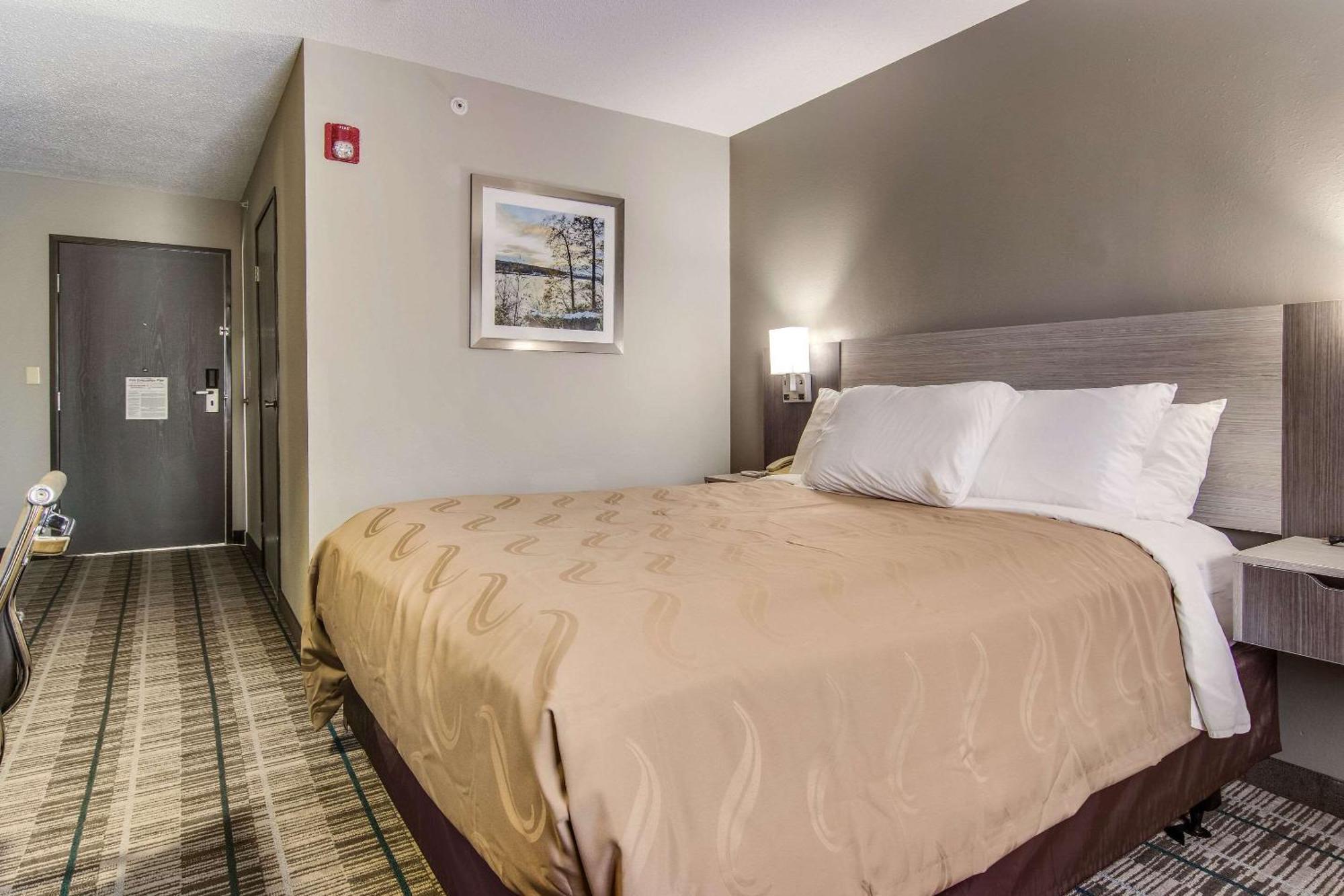 Quality Inn & Suites Grove City-Outlet Mall Dış mekan fotoğraf